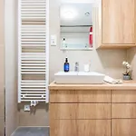 Days - One-bedroom With Balcony, Garage & 250 Mbs Wifi Lejlighed *