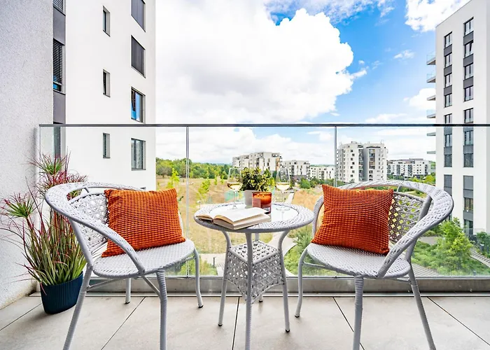 Days - One-bedroom With Balcony, Garage & 250 Mbs Wifi *