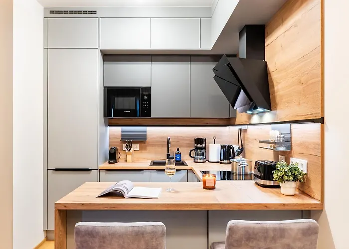 Days - One-bedroom With Balcony, Garage & 250 Mbs Wifi