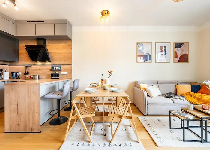 Apartmán Days - One-bedroom With Balcony, Garage & 250 Mbs Wifi