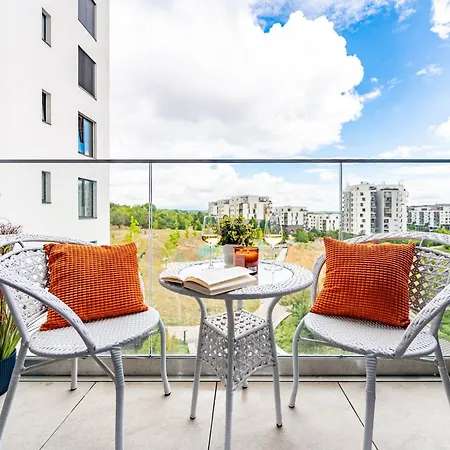 Days - One-bedroom With Balcony, Garage & 250 Mbs Wifi *