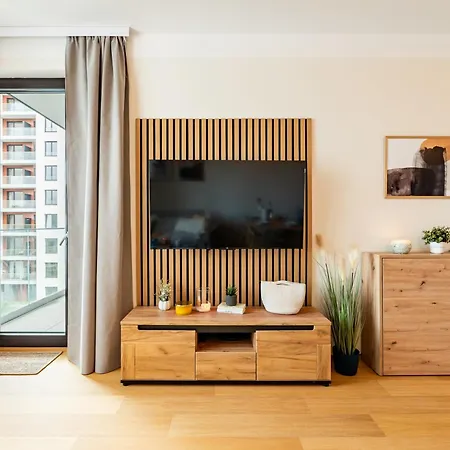 アパート Days - One-bedroom With Balcony, Garage & 250 Mbs Wifi *