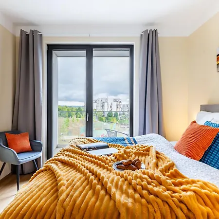 Days - One-bedroom With Balcony, Garage & 250 Mbs Wifi アパート プラハ