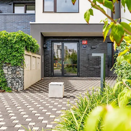 Days - One-bedroom With Balcony, Garage & 250 Mbs Wifi アパート *